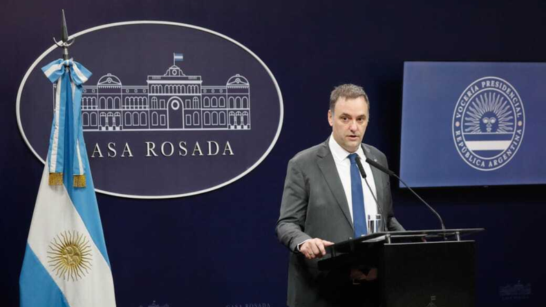 El vocero presidencial Manuel Adorni anunció la privatización parcial