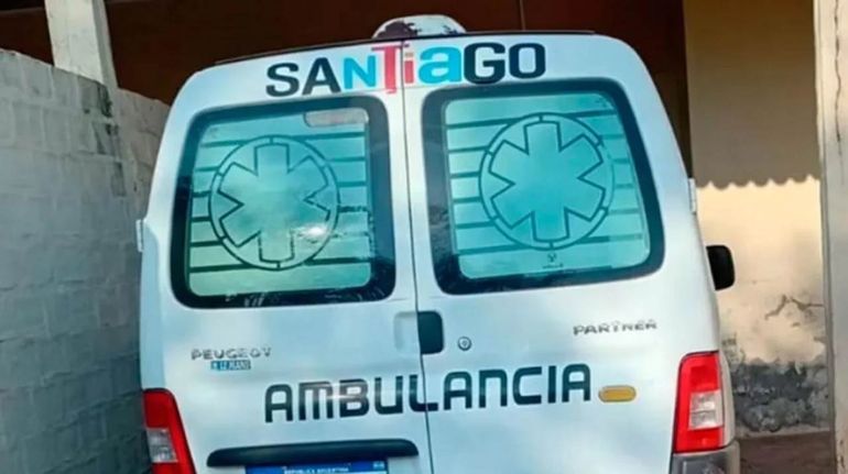 La ambulancia que utilizó el empleado público de Santiago del Estero fue fotografiada en un hotel alojamiento y se volvió viral.
