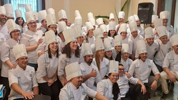 La diplomatura de elaboración de helados artesanales de la Universidad Nacional del Comahue anunció su sexta edición. La diplomatura de elaboración de helados artesanales de la Universidad Nacional del Comahue anunció su sexta edición.