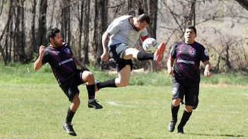 El fútbol amateur reúne a miles durante los fines de semana de todo el año. El fútbol amateur reúne a miles durante los fines de semana de todo el año.