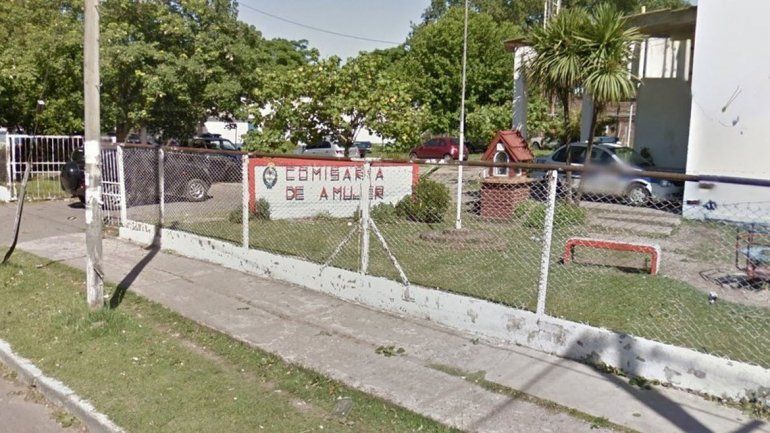 El agresor es policía. Fue herido por un teniente que escuchó el disparo.