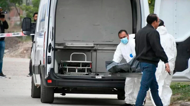 Brutal femicidio: asesinó a su novia embarazada, la golpeó y la colgó de un árbol