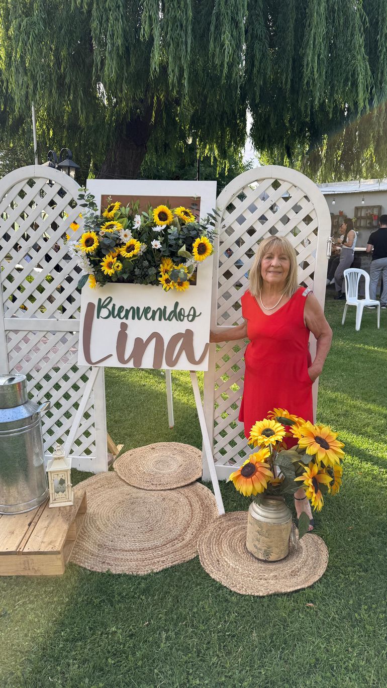 La temática elegida para el cumple de Lina fueron los girasoles. La temática elegida para el cumple de Lina fueron los girasoles.