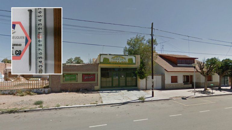 Dueño de un negocio se enfrentó con un ladrón que lo amenazó con un enorme clavo