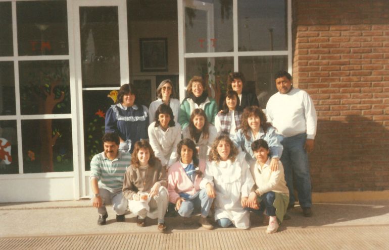 Lucrecia con sus compañeros de la Escuela 136 del barrio Confluencia.