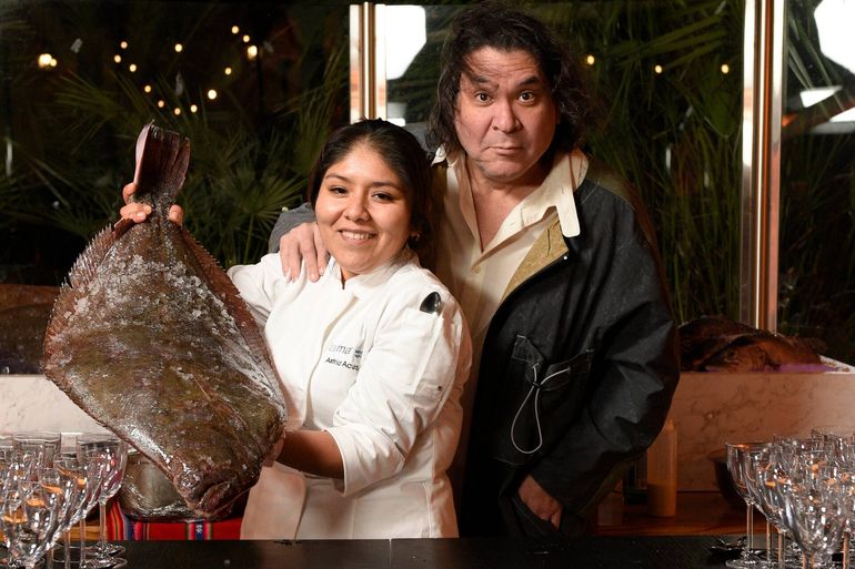 Astrid Acuña, Jefa de Cocina de La Mar Buenos Aires junto a Gastón Acurio, fieles representantes de la gastronomía peruana. Astrid Acuña, Jefa de Cocina de La Mar Buenos Aires junto a Gastón Acurio, fieles representantes de la gastronomía peruana.