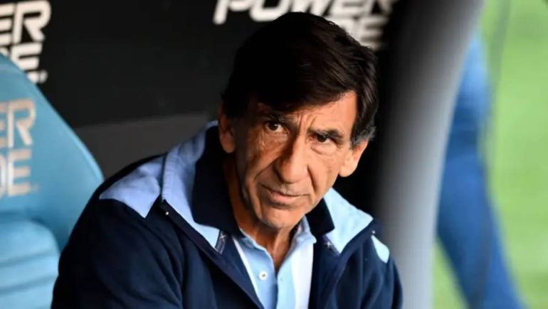 Dolor de cabeza para Gustavo Costas: Una figura de Racing se va a un gigante sudamericano