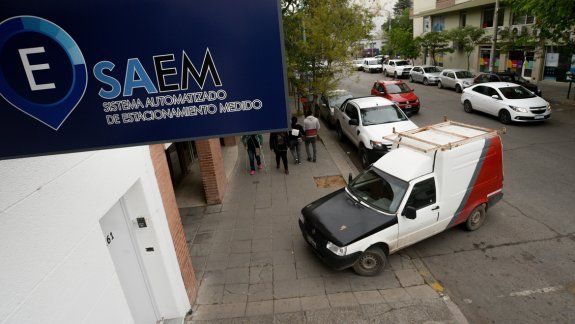 La empresa SAEM puso en marcha el nuevo sistema medido, que generó muchas críticas.