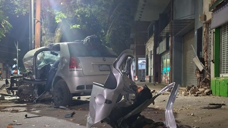 El conductor murió minutos después a raíz de múltiples traumatismos.