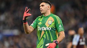 El histórico de Inglaterra que propuso que el Chelsea compre al Dibu Martínez.
