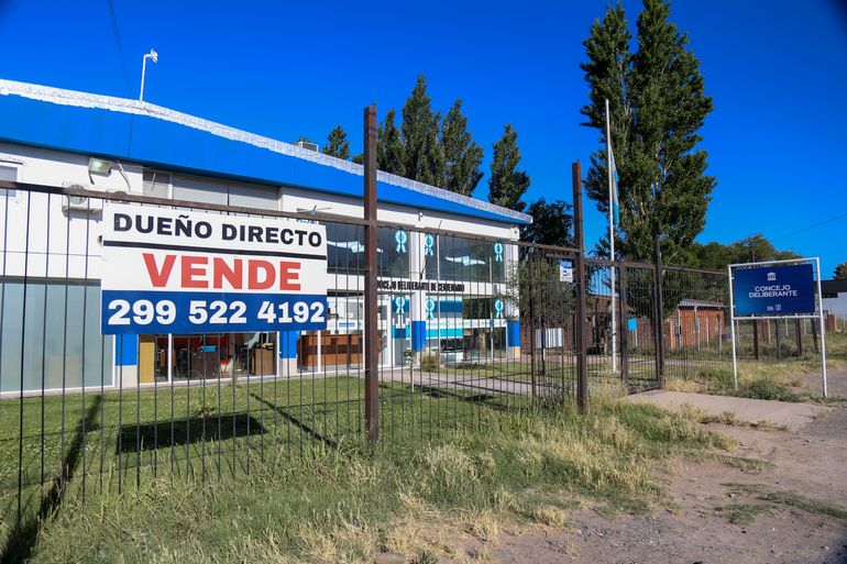 En venta. El edificio donde sesionan los concejales y funciona Inspección ya no se alquila más. El Concejo Deliberante tiene asignado un terreno propio en el Casco viejo. Pero el proyecto fracasó.