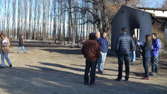 Los funcionarios, durante el recorrido que hicieron ayer.