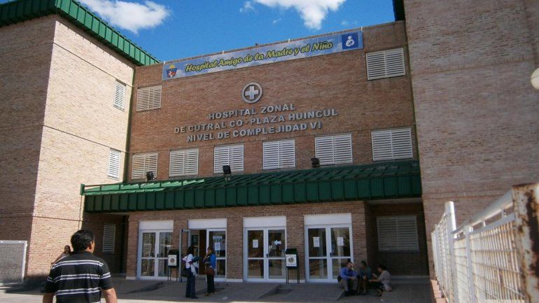 Un comerciante y un adolescente, heridos de bala en un forcejeo