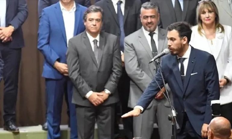 Guillermo Aranda juró como nuevo Secretario Coordinador de Gabinete en Chubut. Guillermo Aranda juró como nuevo Secretario Coordinador de Gabinete en Chubut.