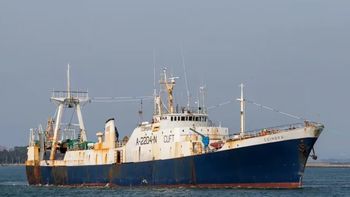El buque pesquero detectado pescando ilegalmente en el Mar Argentino. El buque pesquero detectado pescando ilegalmente en el Mar Argentino.