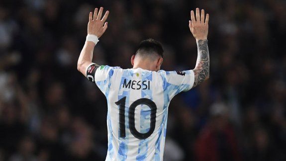 La foto viral de Messi con la de Boca junto a Riquelme