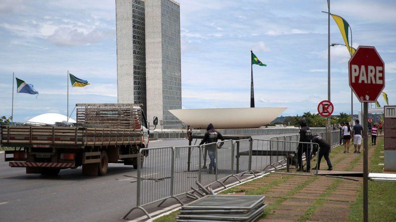 Bolsonaro asumirá en una Brasilia blindada
