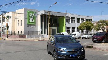 polemica por el desfase de sueldos en centenario
