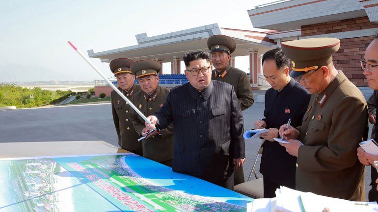 Sacó al ministro de Defensa