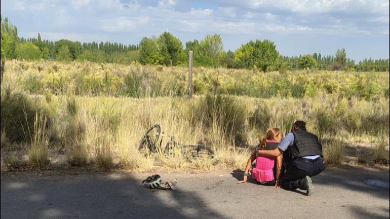 La jauría ya había atacado a un hombre el día anterior, mordió a un joven y a una mujer de Roca, que sufrió lesiones graves. | LM Neuquen La jauría ya había atacado a un hombre el día anterior, mordió a un joven y a una mujer de Roca, que sufrió lesiones graves.