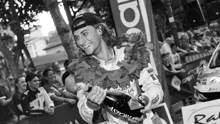 El piloto tenía un gran futuro por delante. El piloto tenía un gran futuro por delante.