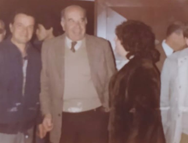 Elva con el gobernador Felipe Sapag cuando se inauguró la Microcentral Hidroeléctrica en Laguna Auquinco. Elva con el gobernador Felipe Sapag cuando se inauguró la Microcentral Hidroeléctrica en Laguna Auquinco.