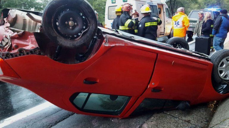 Mordió la banquina y volcó sobre la Ruta 231: no hubo heridos