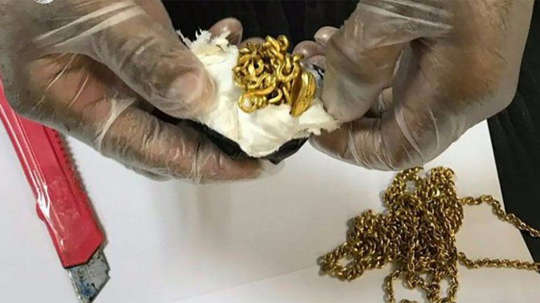 Lo detuvieron con un kilo de oro en el ano