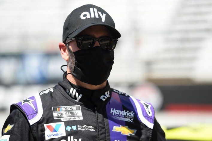 Jimmie Johnson super&oacute; el coronavirus y tras hacerse los ex&aacute;menes correspondientes