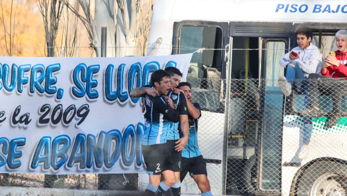 Parra marcó el gol de Pillmatún desde el punto del penal. Fotos: Anahí Cárdena&nbsp;