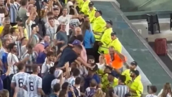 el gran gesto del huevo acuna con los hinchas que se hizo viral el gran gesto del huevo acuna con los hinchas que se hizo viral