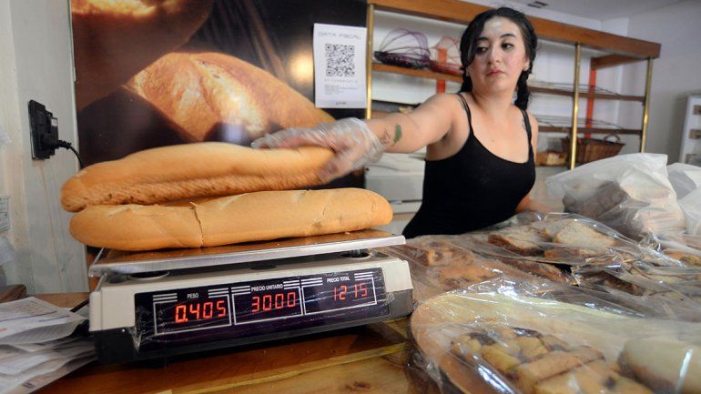 Subió la harina y el kilo de pan trepó hasta los 50 pesos