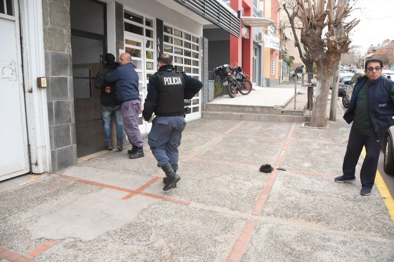 Vecinos De Centro Oeste Atraparon A Un Ladrón En Pleno Robo