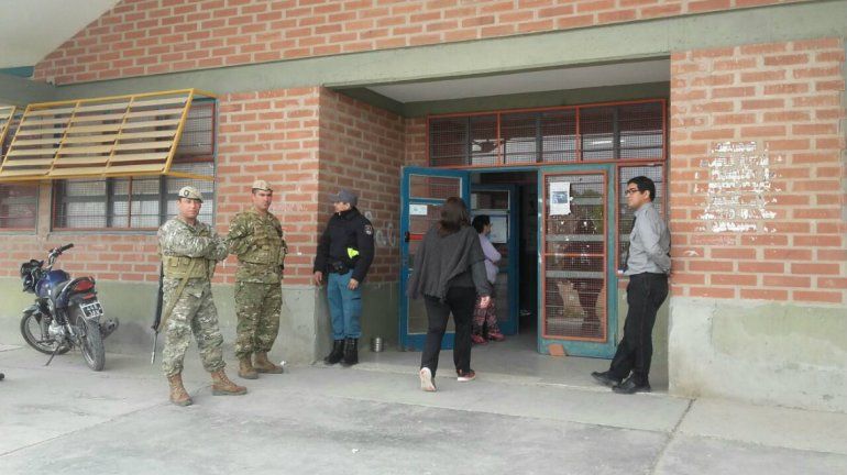 Desplegaron 600 policías para custodiar las escuelas donde se vota
