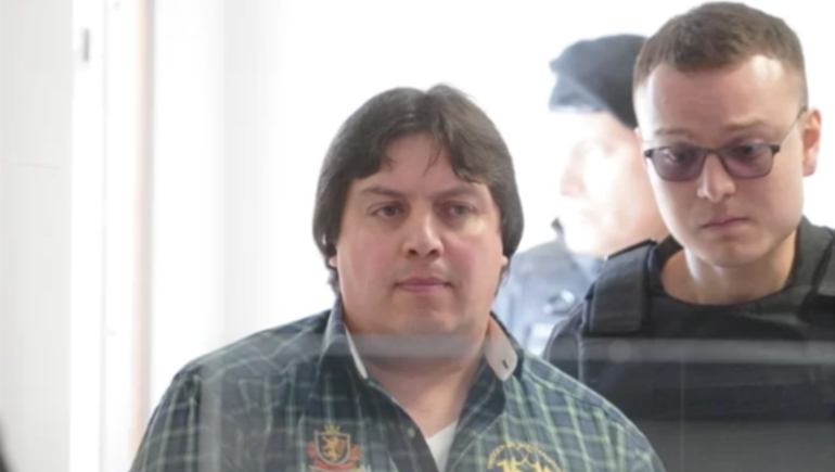 Roberto Neil (izquierda)