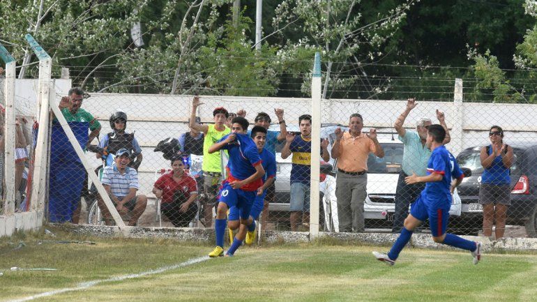 Los jugadores festejaron el batacazo que dieron ante Independiente.
