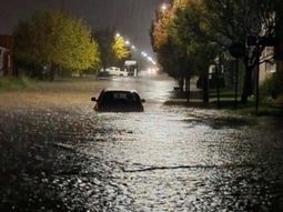 Las intensas lluvias afectaron zonas como Coronel Suárez, con las calles inundadas. Foto: Clarín. Las intensas lluvias afectaron zonas como Coronel Suárez, con las calles inundadas. Foto: Clarín.