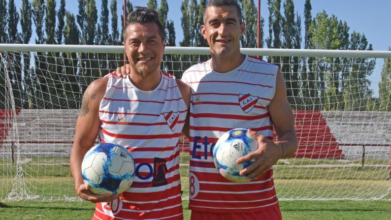 Ayer y hoy. El festejo de Independiente en La Visera en 2014 con Berra y Porra y ahora juntos en la práctica.