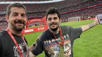 el desopilante momento que protagonizo un periodista argentino en la final de la fa cup