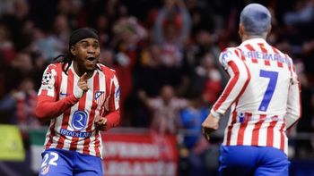 atletico de madrid y barcelona reparten goles en un partido de locos atletico de madrid y barcelona reparten goles en un partido de locos