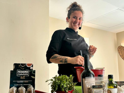 El ingrediente secreto detrás de Patagonia Cocina: Mercedes Rojas, una emprendedora que supo reinventar el rumbo sin perder el horizonte. Foto: gentileza El ingrediente secreto detrás de Patagonia Cocina: Mercedes Rojas, una emprendedora que supo reinventar el rumbo sin perder el horizonte. Foto: gentileza
