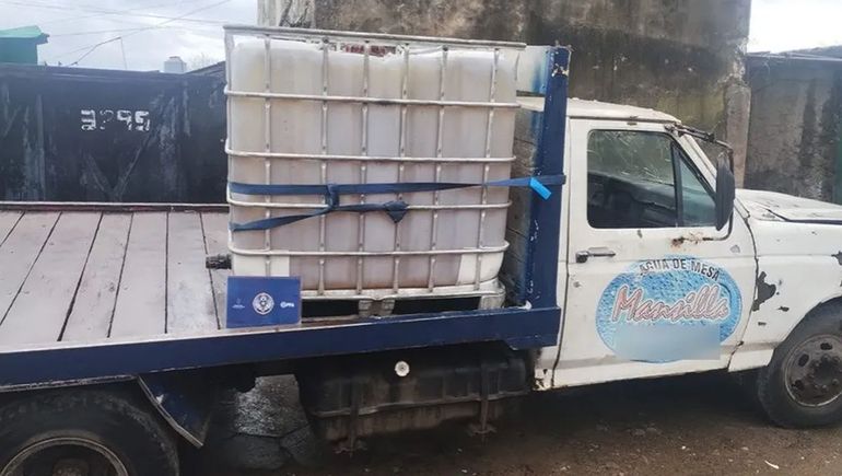 La investigación reveló que el supuesto aceite era fraccionado en condiciones precarias y distribuido en comercios bonaerenses sin ningún control sanitario. La investigación reveló que el supuesto aceite era fraccionado en condiciones precarias y distribuido en comercios bonaerenses sin ningún control sanitario.