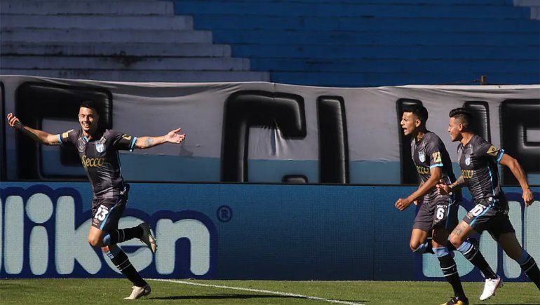 Racing se comió 4 de local con los suplentes tucumanos y estallaron los memes