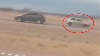 Hasta el momento, no hay información oficial sobre el conductor del VolksWagen Gol gris que cometió la grave infracción en la autopista Trelew-Puerto Madryn. | LM Neuquen Hasta el momento, no hay información oficial sobre el conductor del VolksWagen Gol gris que cometió la grave infracción en la autopista Trelew-Puerto Madryn.