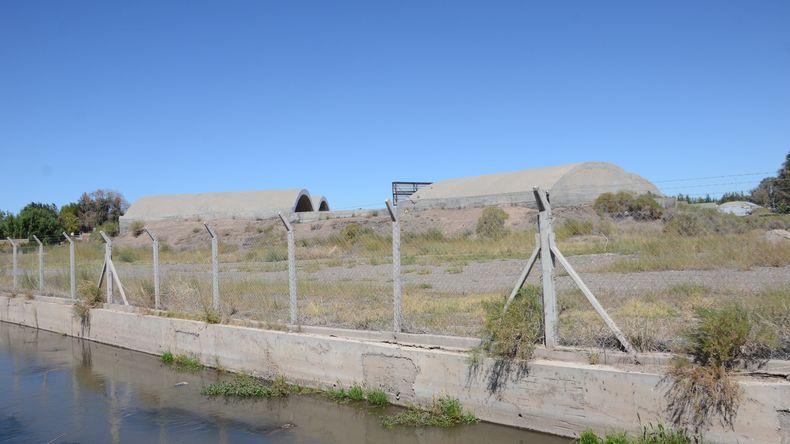 Los hangares abandonados en la ciudad de Neuquén. | LM Neuquen Los hangares abandonados en la ciudad de Neuquén.