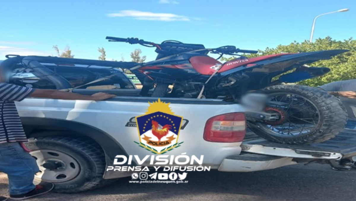 Encontró la moto robada de su amigo en Facebook y fingió querer comprarla