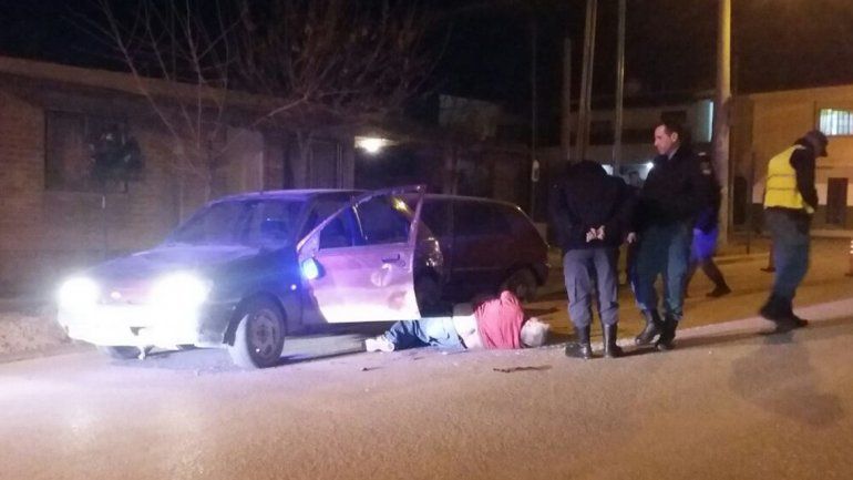 Chocó a un auto estacionado y salió despedido: confesó que estaba borracho