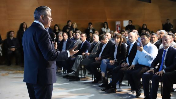 Rolando Figueroa y su frente Neuquinizate se sostiene, pese a las diferencias con el gobierno nacional.