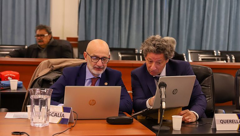 Tanto el Ministerio Público Fiscal y la Fiscalía de Estado condicen en todos los términos de las acusaciones a los 14 imputados. Tanto el Ministerio Público Fiscal y la Fiscalía de Estado condicen en todos los términos de las acusaciones a los 14 imputados.