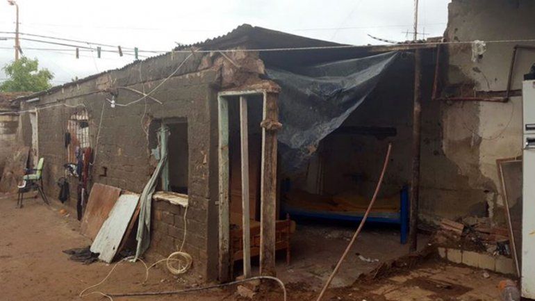 Fuertes lluvias en la Comarca: una pared se derrumbó y cayó encima de cuatro jóvenes
